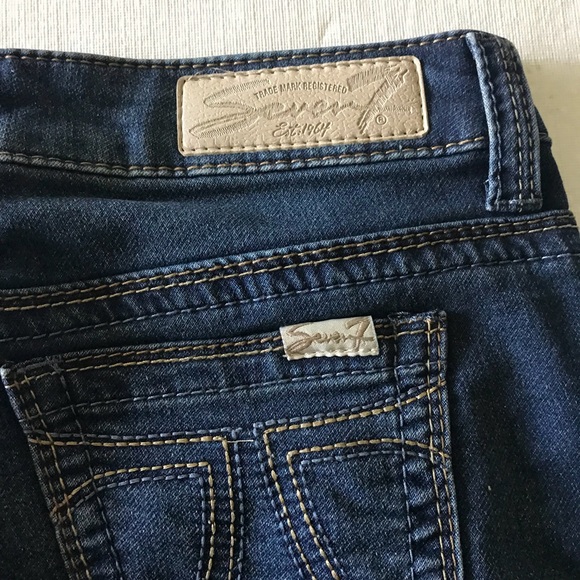 Seven7 Cropped Slightly Distressed Jeans - Picture 7 of 8